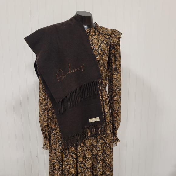 BURBERRY Cashmere Scarf - Picture 6 of 8